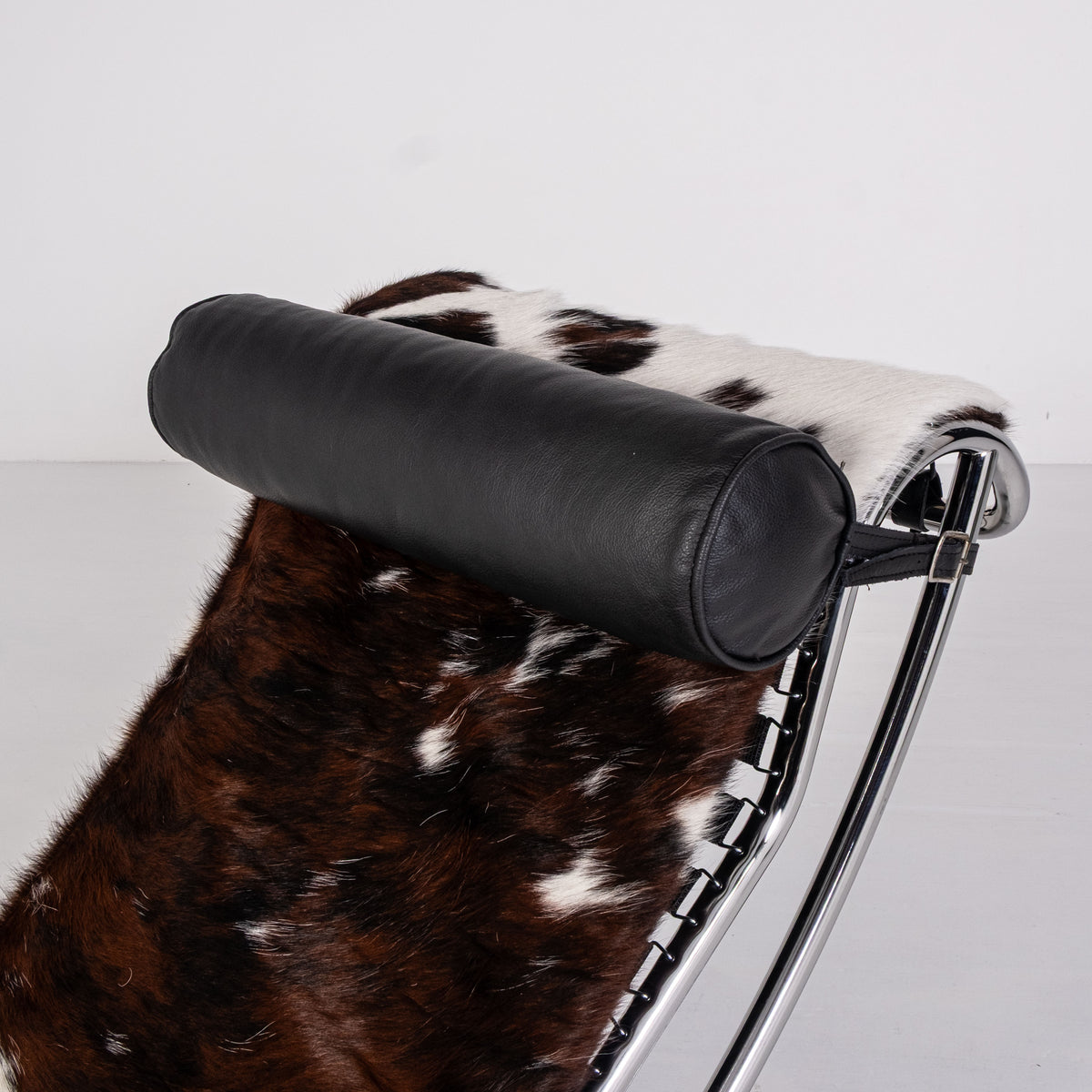 Cassina LC4 in cavallino 3, view 2 of 4, vintage, Assembly Vintage Dubai