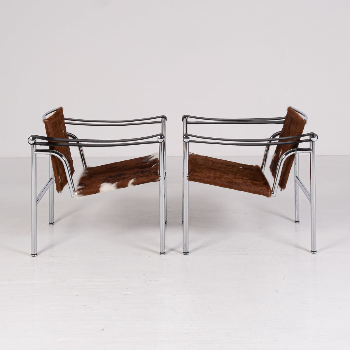 Cassina LC1 Cowhide black leather pair 1 by Cassina, view 2 of 5, vintage, Assembly Vintage Dubai