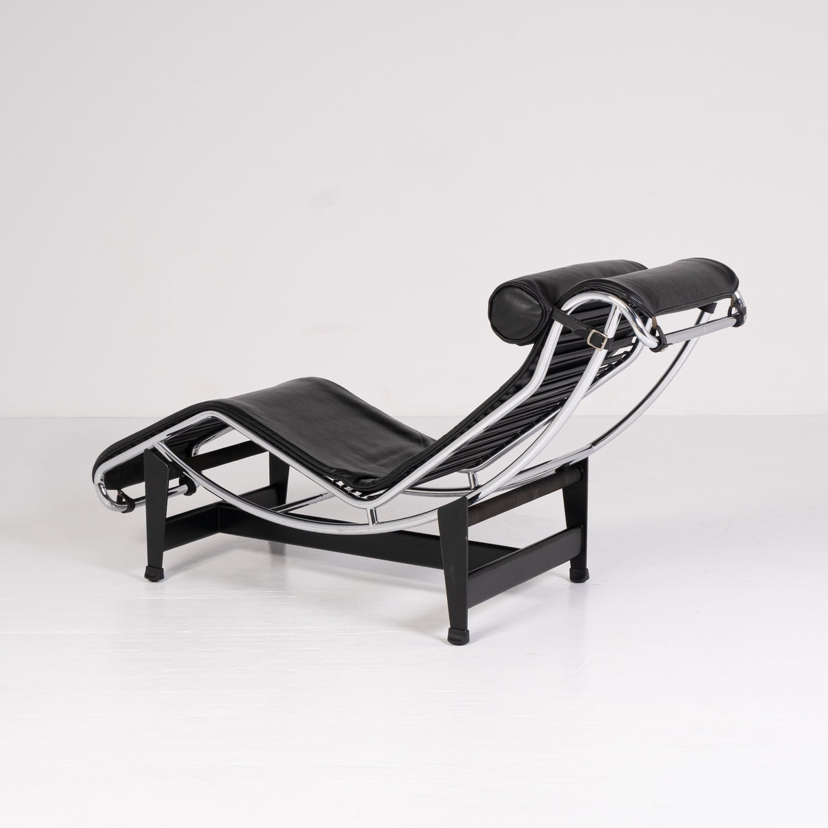 Cassina LC4 in Black Leather by Cassina, view 2 of 5, vintage, Assembly Vintage Dubai