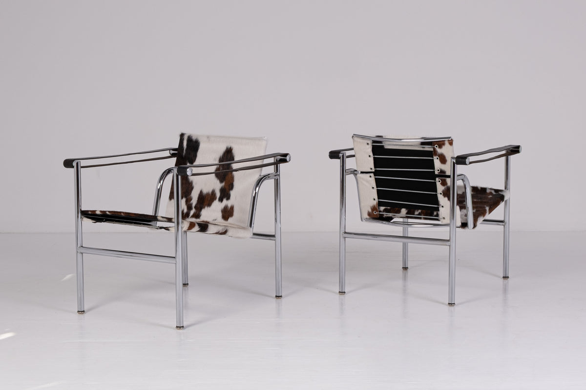 Cassina LC1 Cowhide black leather pair 2 by Cassina, view 2 of 5, vintage, Assembly Vintage Dubai