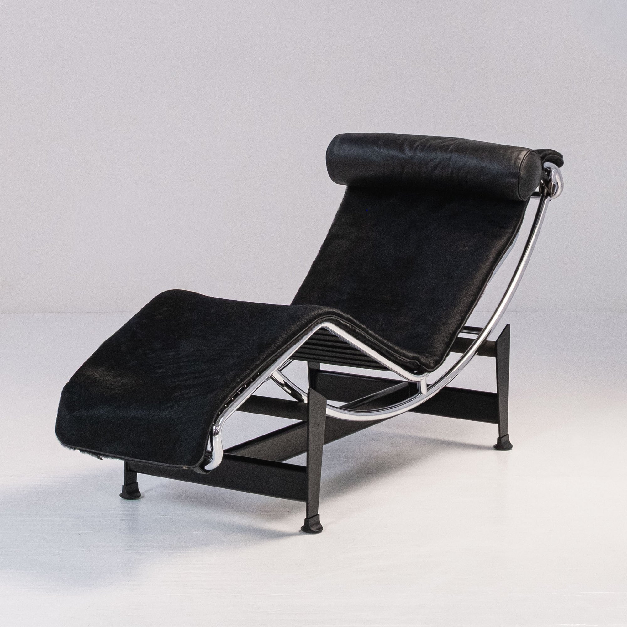 Cassina LC4 in Black Cavallino