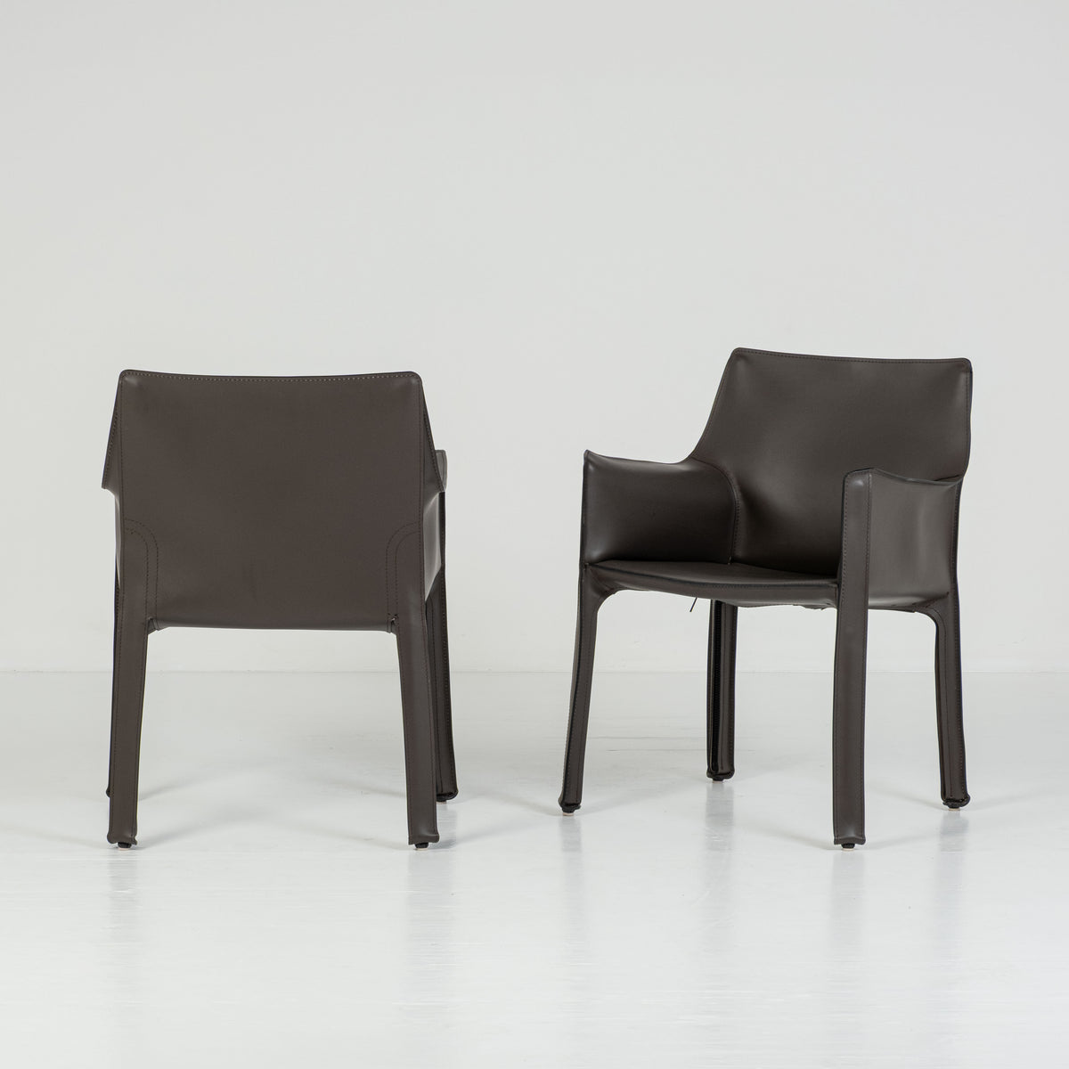 Cab 413 by Cassina, view 2 of 6, vintage, Assembly Vintage Dubai