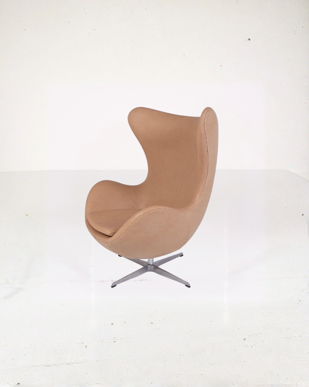 Egg Armchair, vintage, Assembly Vintage Dubai