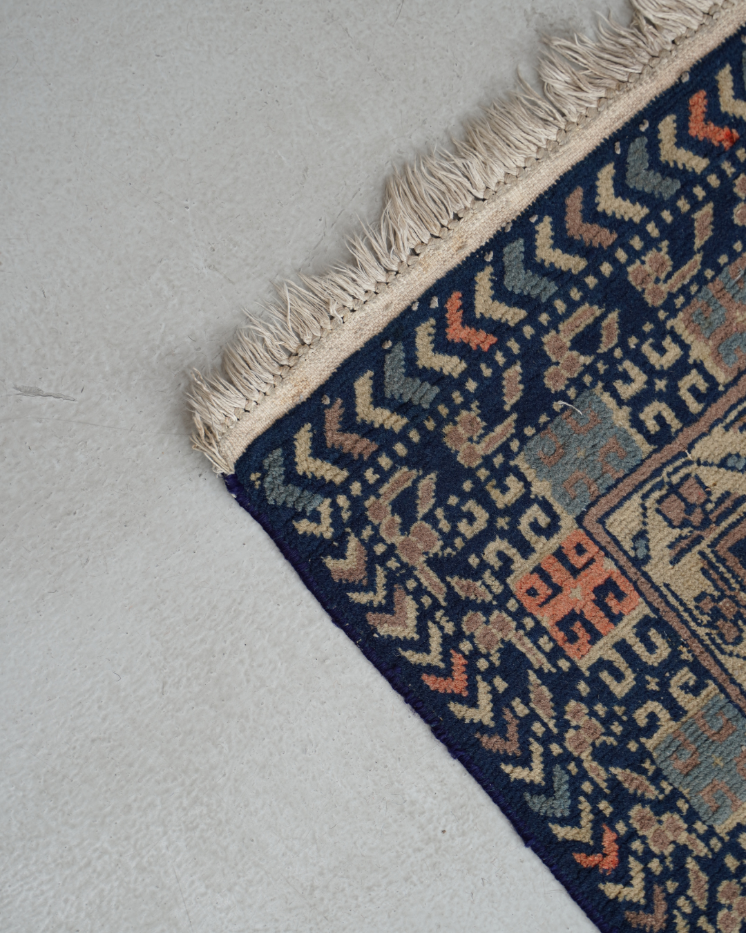 Qashqai Persian Carpet 2, view 2 of 2, vintage, Assembly Vintage Dubai