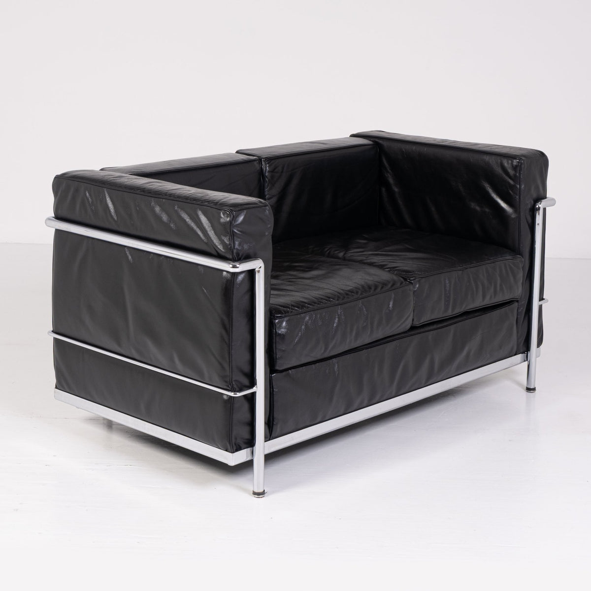 LC2 Sofa, view 2 of 5, vintage, Assembly Vintage Dubai