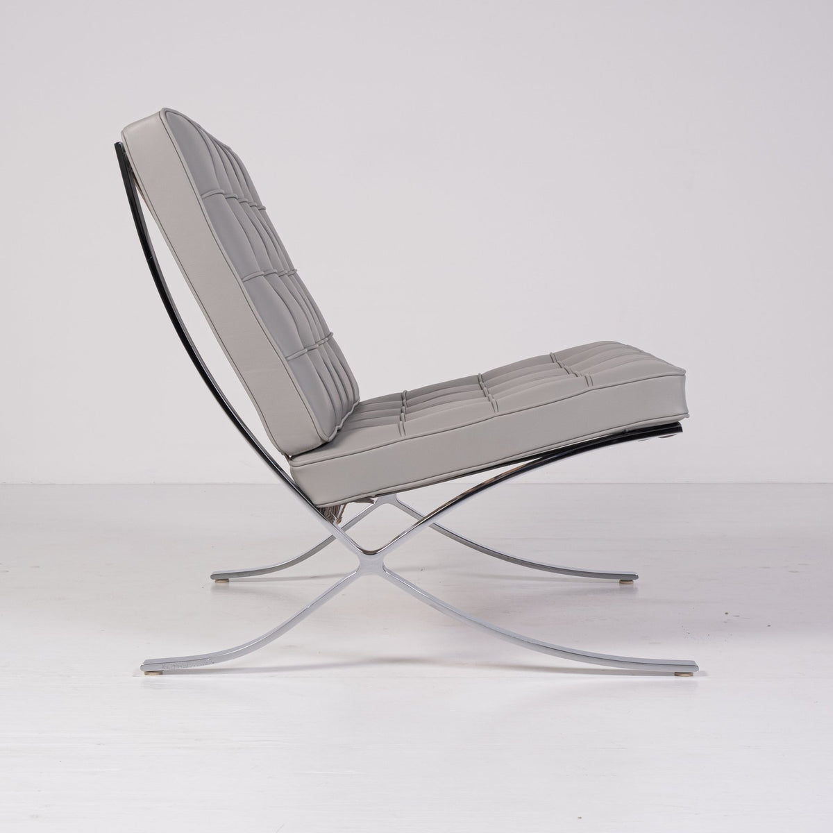 Barcelona Chair by Knoll, view 1 of 7, vintage, Assembly Vintage Dubai