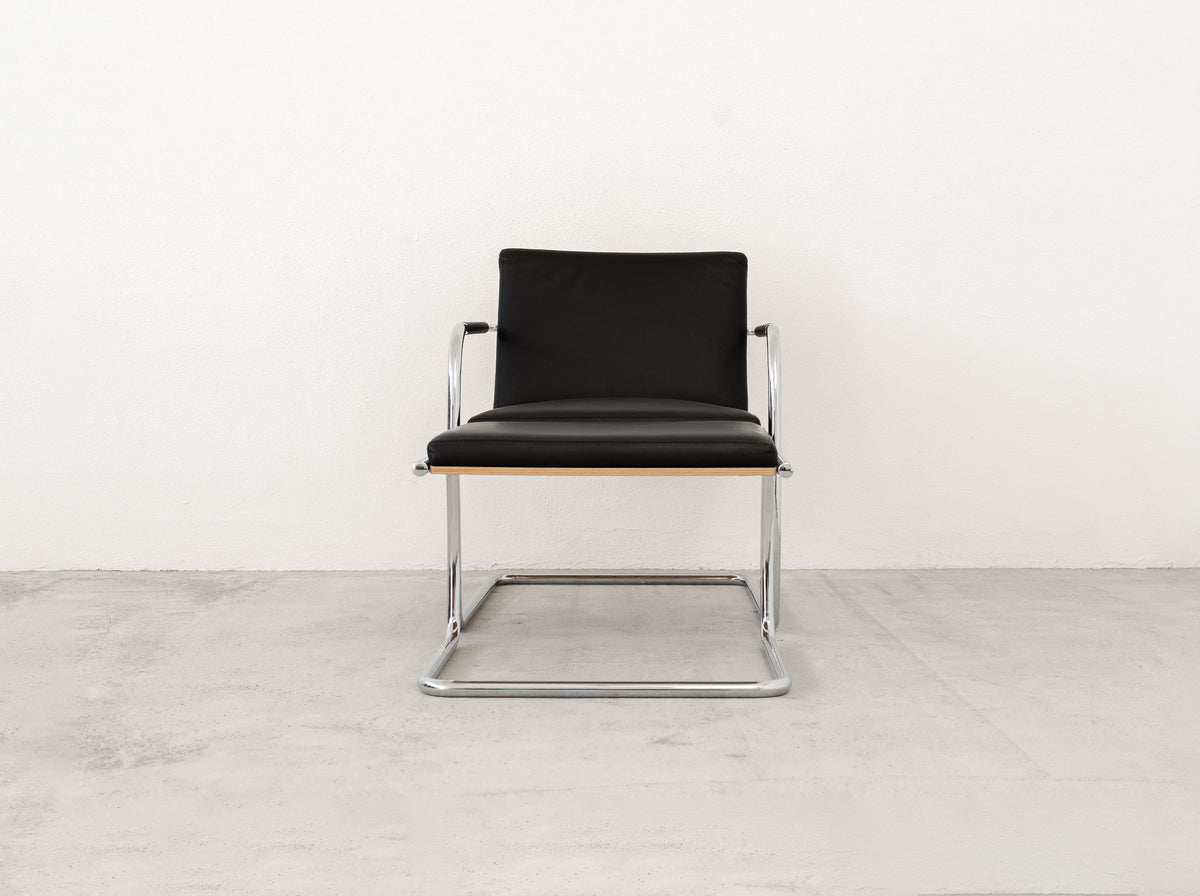 Garnitur Thonet S 60 Chair with Ottoman by Thonet, view 1 of 7, vintage, Assembly Vintage Dubai