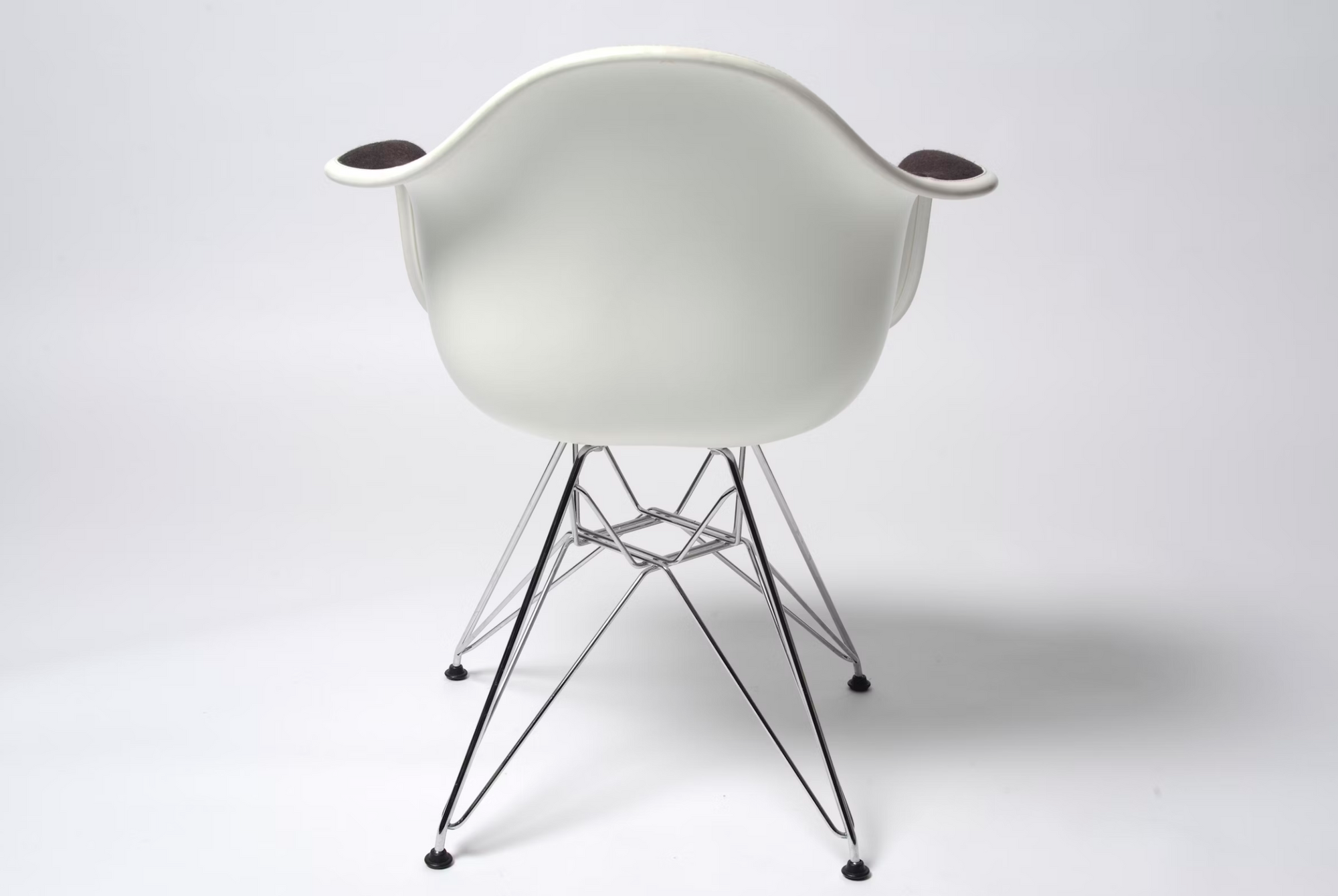Eames Plastic Armchair DAR