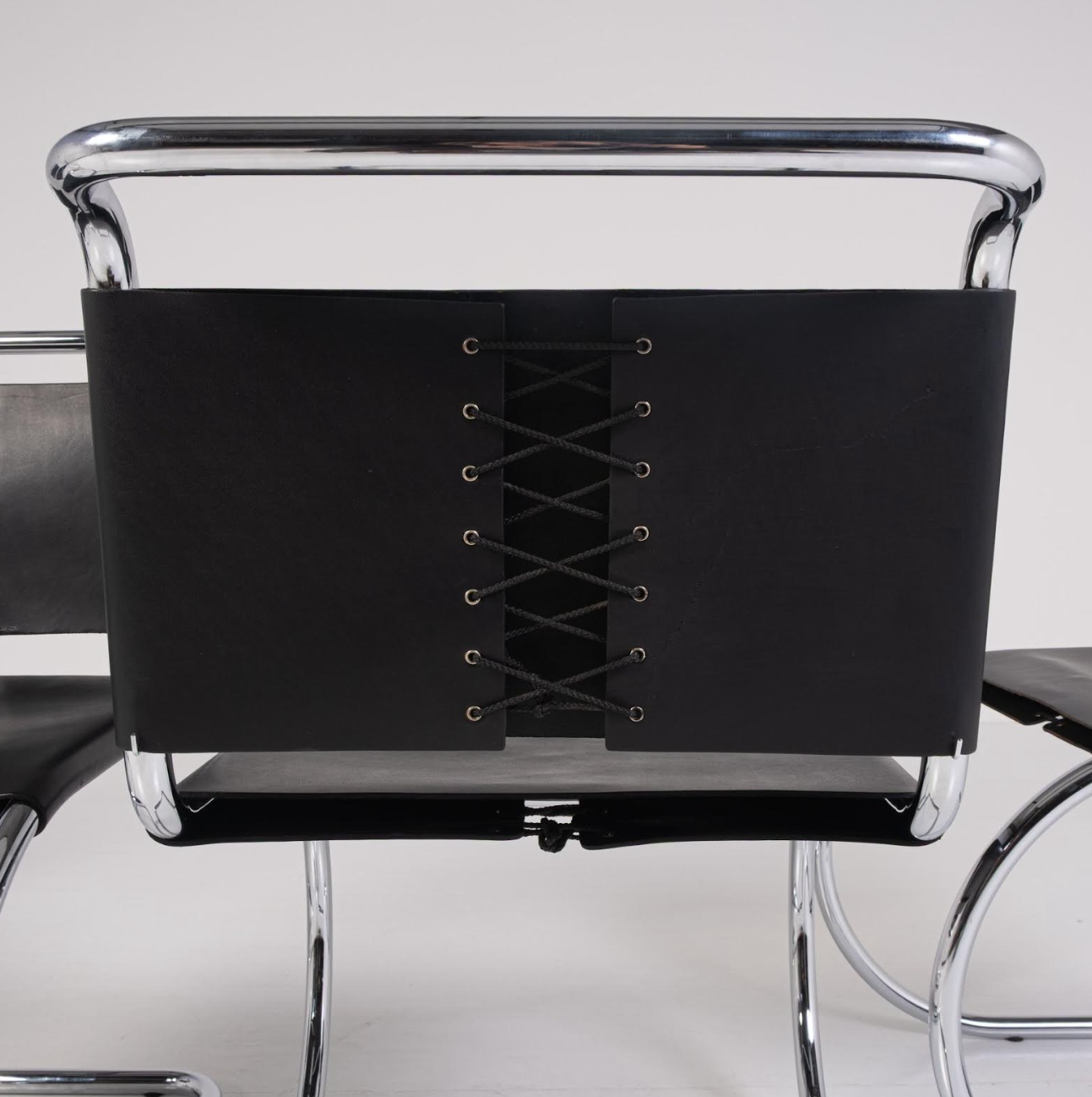 MR10 Knoll Coppia Black