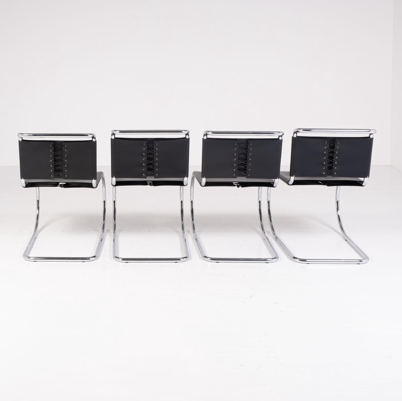 MR10 Knoll Coppia Black