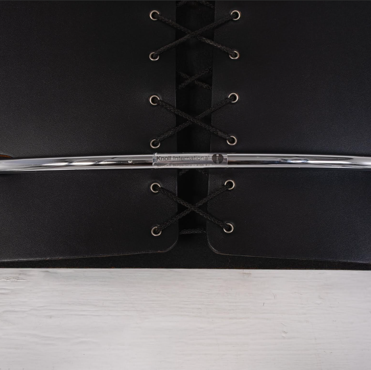 MR10 Knoll Coppia Black