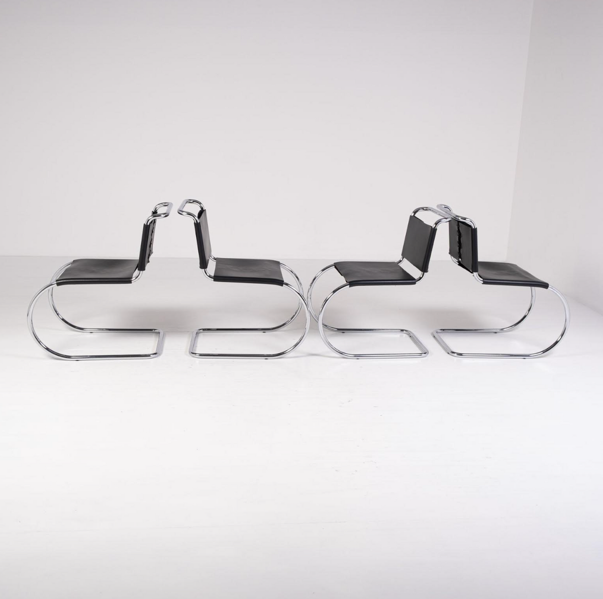 MR10 Knoll Coppia Black by Knoll, view 2 of 5, vintage, Assembly Vintage Dubai