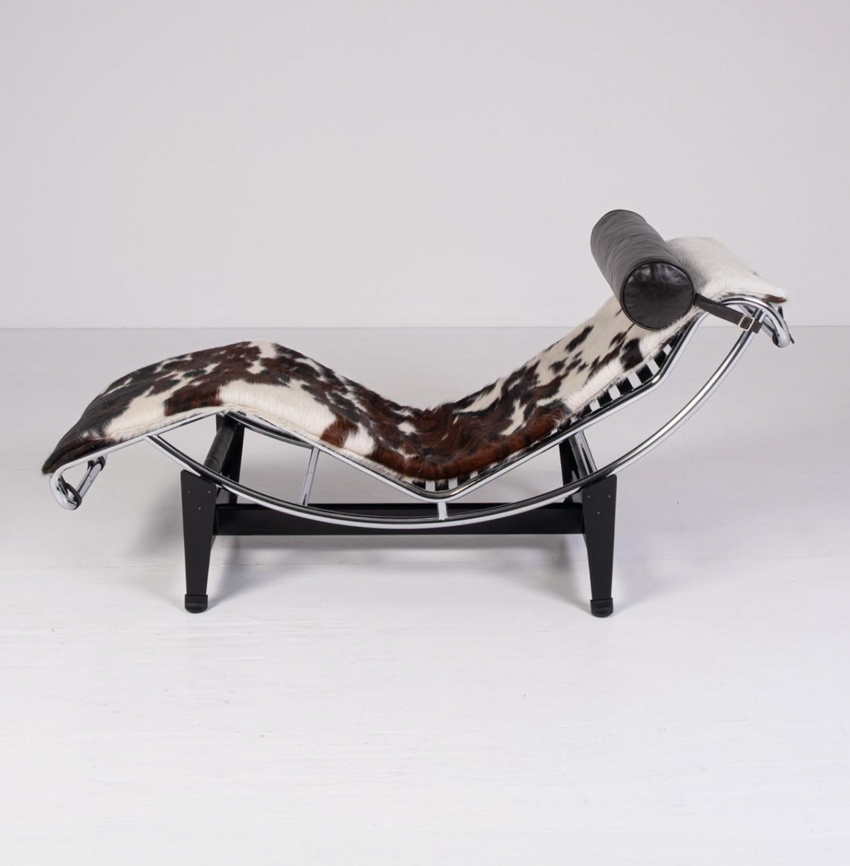 Cassina LC4 in cavallino 1, view 1 of 7, vintage, Assembly Vintage Dubai
