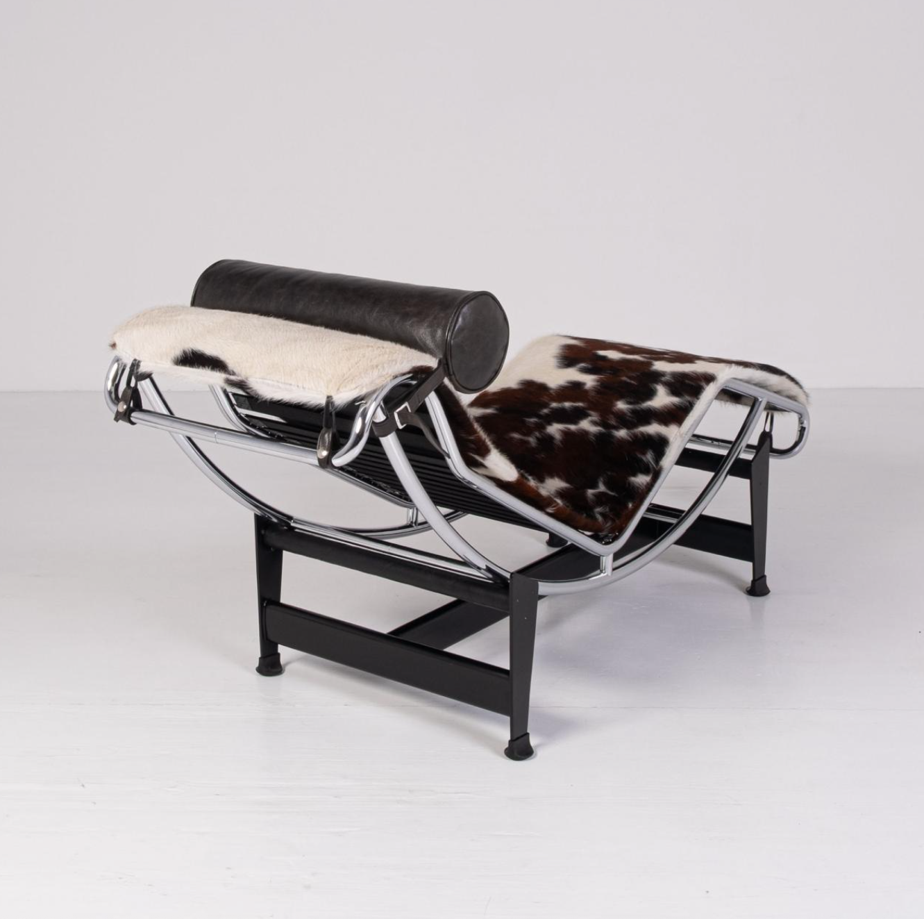 Lc4 Cassina in cavallino