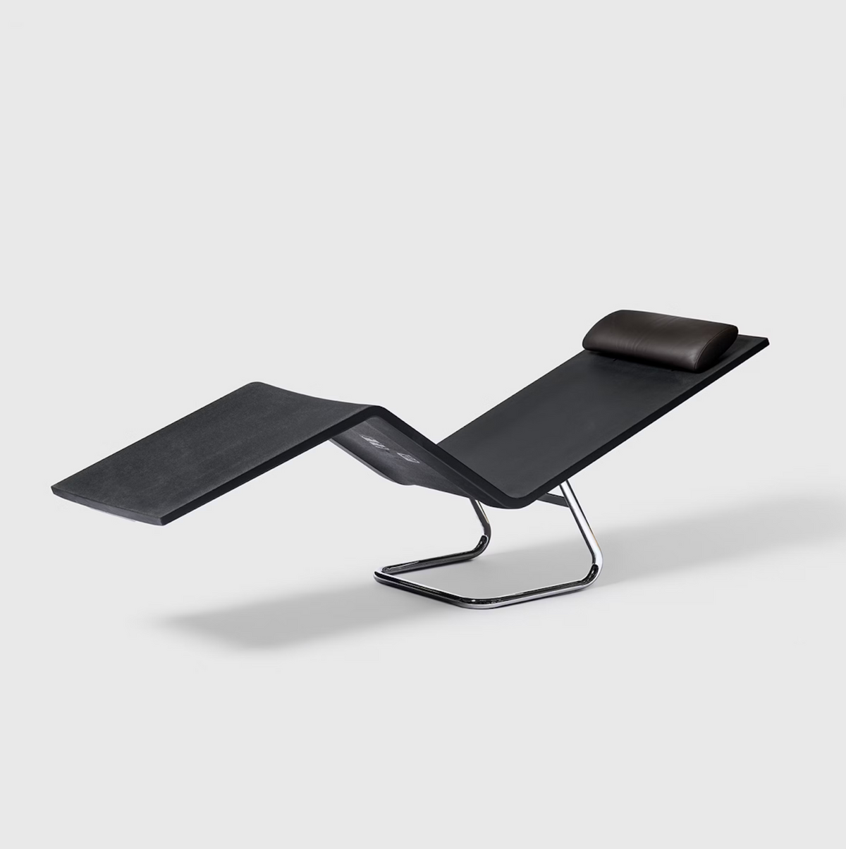 MVS Chaise Lounge Chair, vintage, Assembly Vintage Dubai