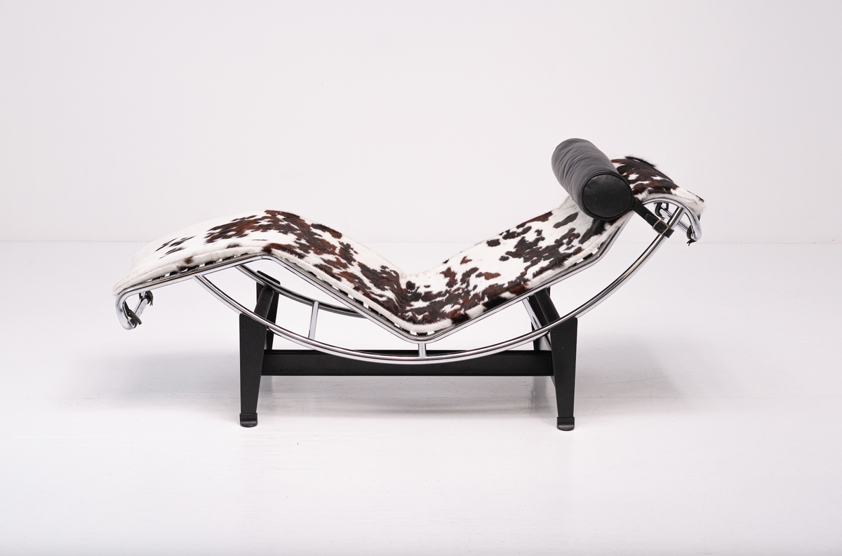 Cassina LC4 in Cavallino 4