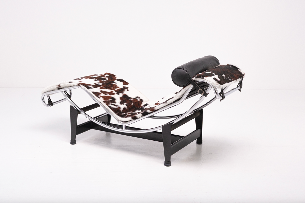 Cassina LC4 in Cavallino 4