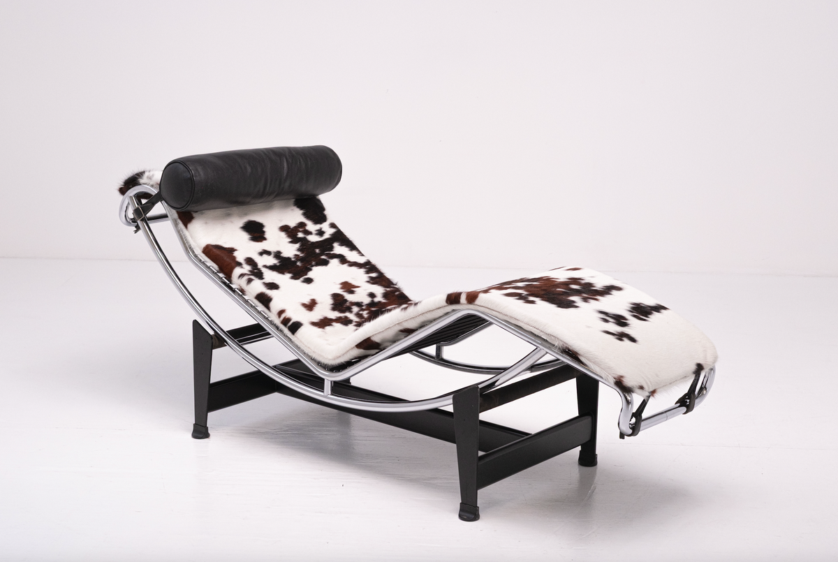 Cassina LC4 in Cavallino 4