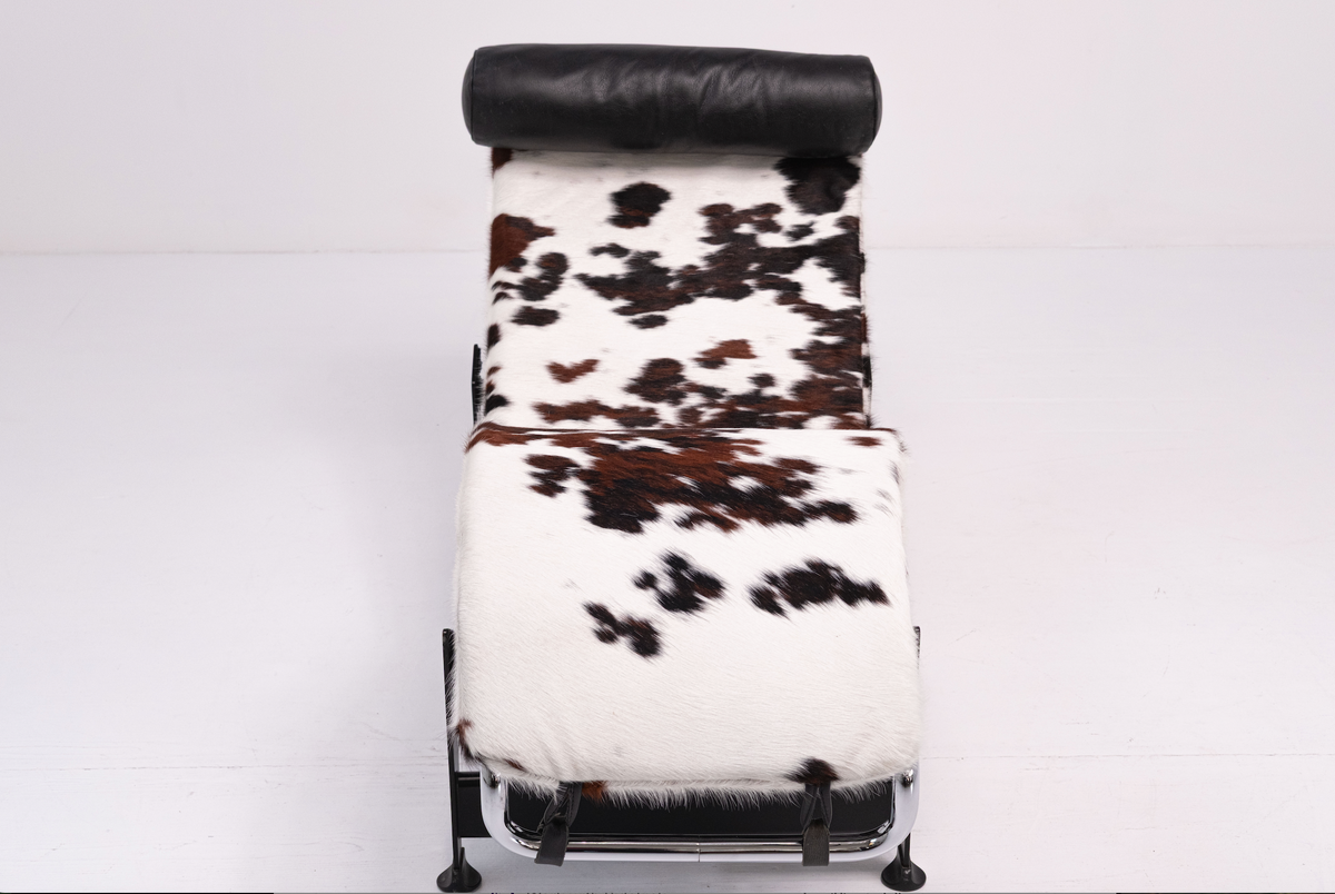 Cassina LC4 in Cavallino 4