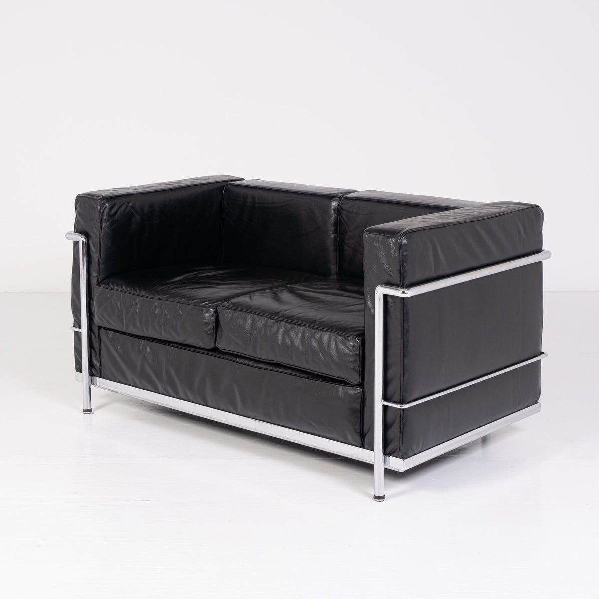 LC2 Sofa, view 1 of 5, vintage, Assembly Vintage Dubai