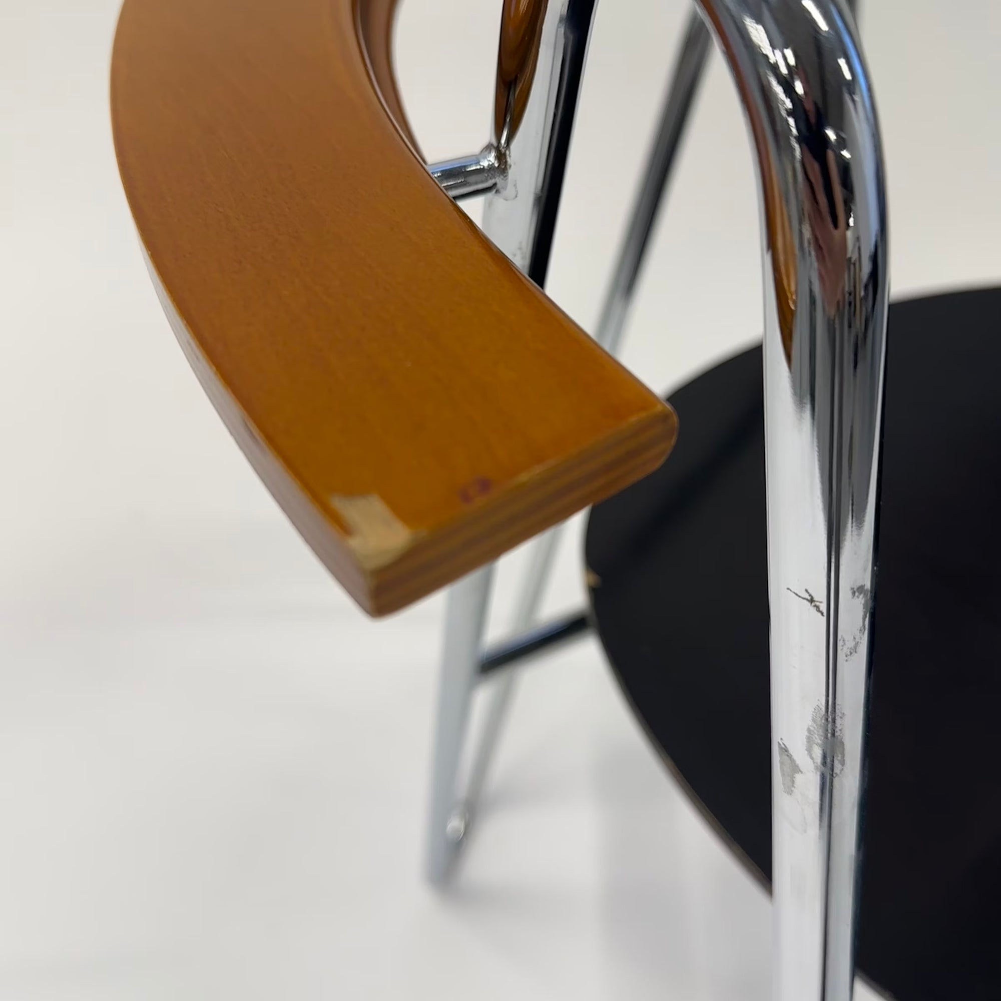 W-Chair